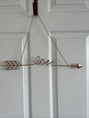 Source Unknown Metallic Rose Gold 'Love' Arrow Wall Hanging
